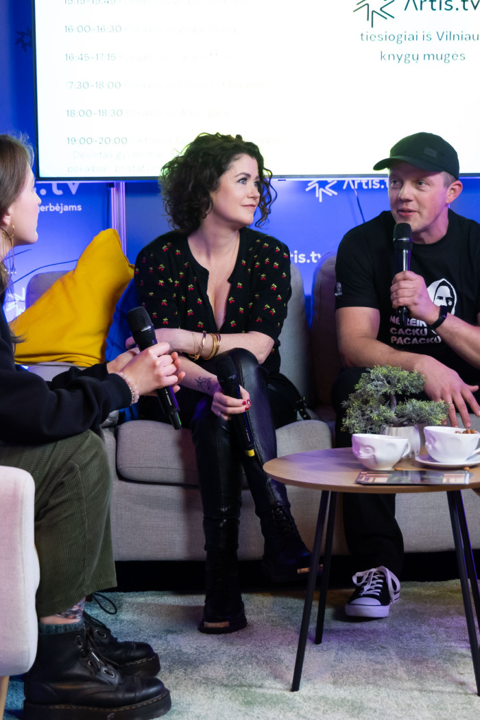Artis.tv | Pokalbis su grupe „Skamp